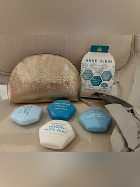 NWT Anne Klein Metallic Gold Travel Cosmetic Pouch Gift set with Hand Creams